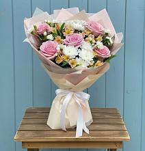 Букет цветов из:  Гвоздики, Орхидеи и Розы в Петровское Щелковского района