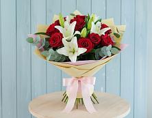 Букет цветов из:  Лилии и Розы в Петровское Щелковского района