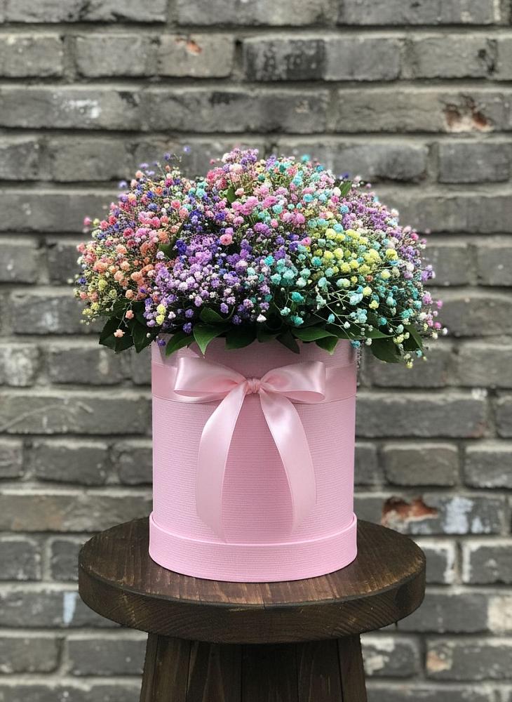 Цветочная композиция из Гипсофила и Розы в шляпной коробке в Петровское Щелковского района