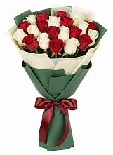 Букет Микс из красных и белых роз в Петровское Щелковского района