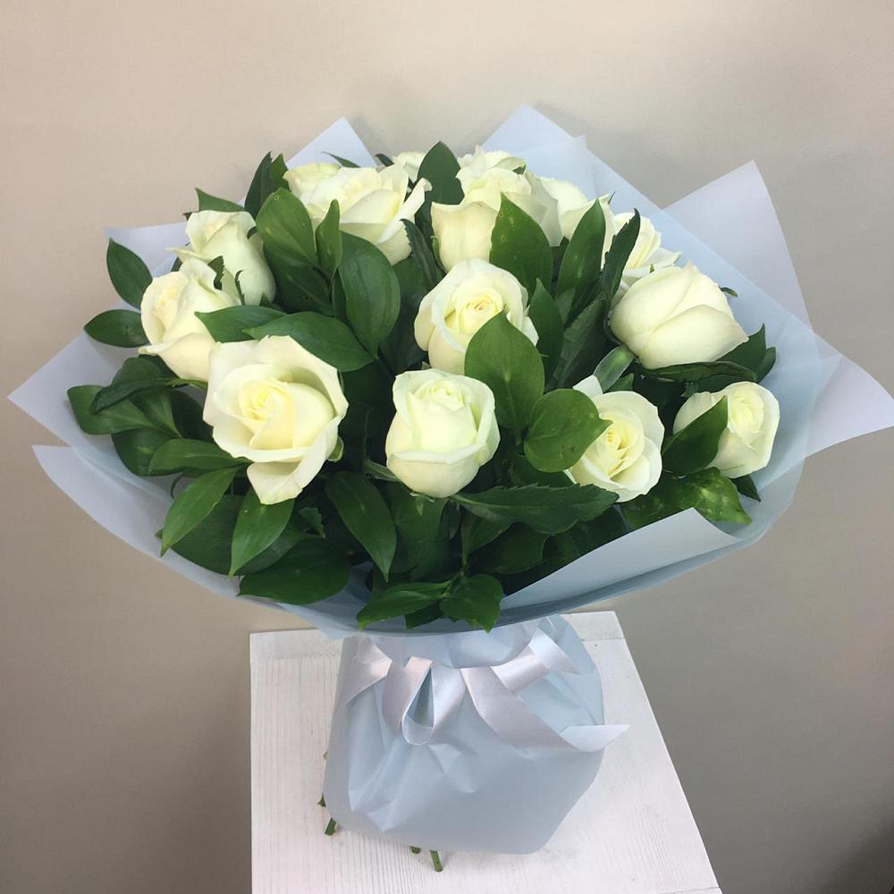 Букет 15 Белых роз Проуд в Петровское Щелковского района