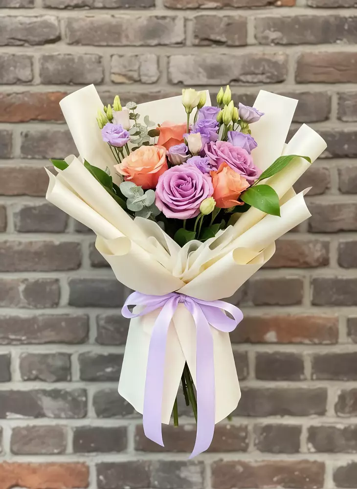 Букет цветов из: Лизиантусы и Розы в Петровское Щелковского района