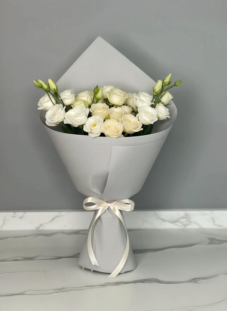 Букет цветов из: Розы и Лизиантусы в Петровское Щелковского района