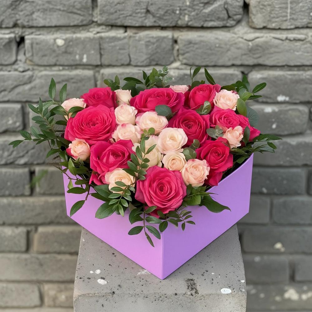 Цветочная композиция из Розы в коробке в Петровское Щелковского района