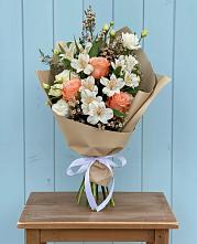 Букет цветов из:  Альстромерии, Лизиантусы, Розы и Хризантемы в Петровское Щелковского района