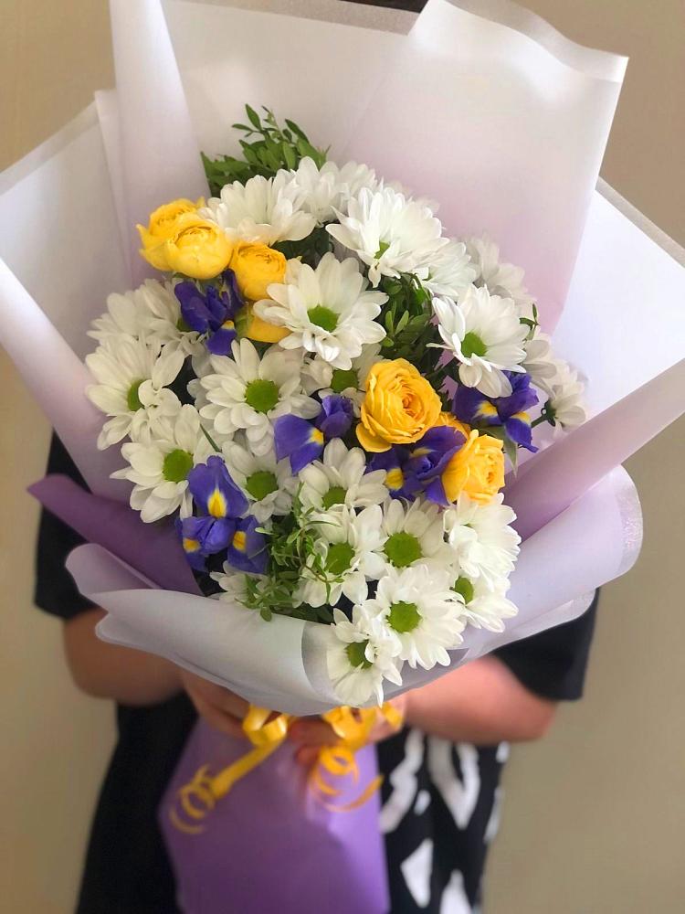 Букет цветов из: Ирисы, Хризантемы и Розы в Петровское Щелковского района