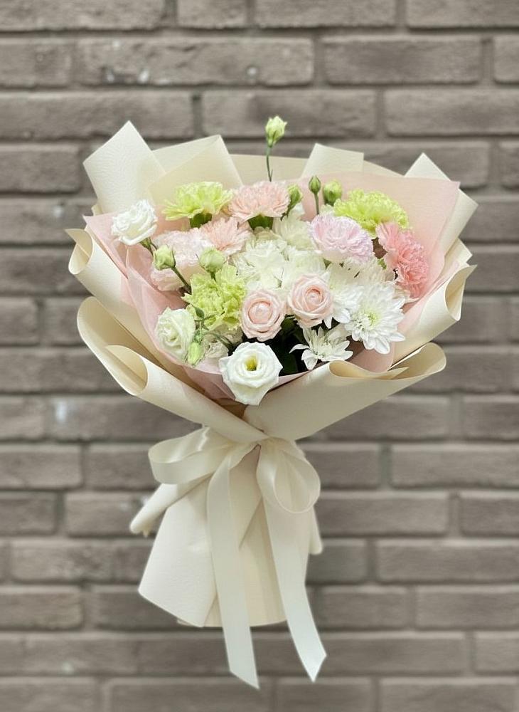 Букет цветов из: Гвоздики, Розы, Лизиантусы и Хризантемы в Петровское Щелковского района