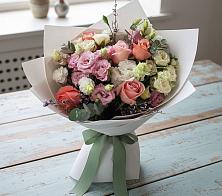 Букет цветов из:  Розы, Лизиантусы и Гвоздики в Петровское Щелковского района