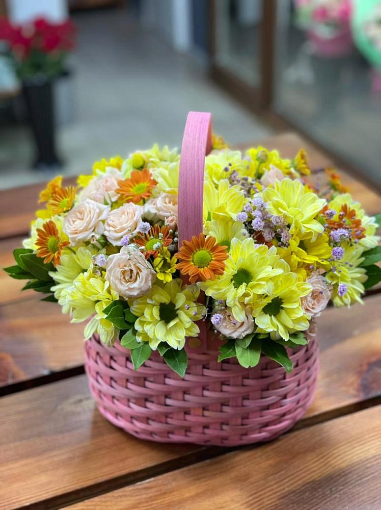 Цветочная композиция из Хризантемы и Розы в корзине в Петровское Щелковского района