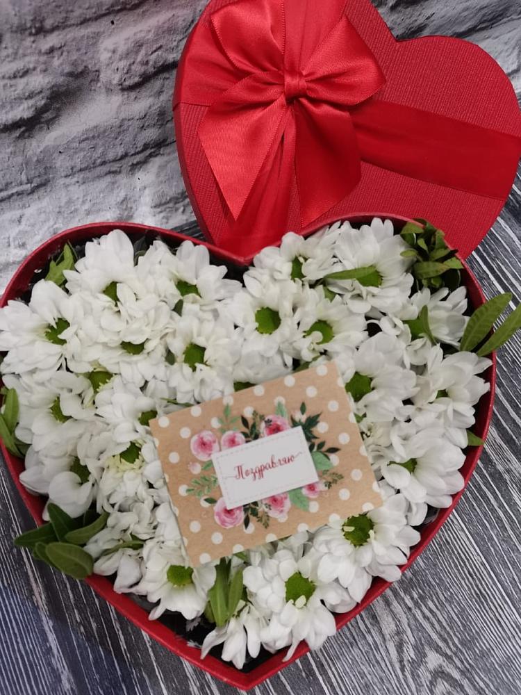 Цветочная композиция из Хризантемы в виде сердца в Петровское Щелковского района