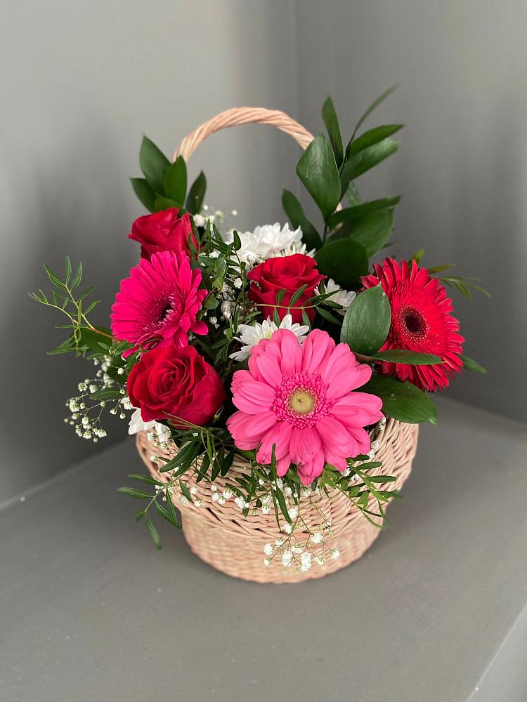 Цветочная композиция из Розы, Хризантемы и Герберы в корзине в Петровское Щелковского района
