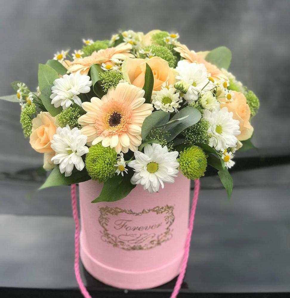 Цветочная композиция из Розы, Герберы и Хризантемы в шляпной коробке в Петровское Щелковского района