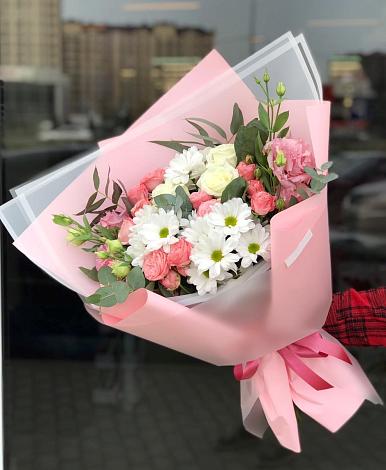 Букет цветов из: Розы, Лизиантусы и Хризантемы в Петровское Щелковского района