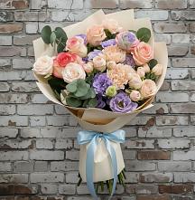 Букет цветов из:  Розы, Лизиантусы и Гвоздики в Петровское Щелковского района