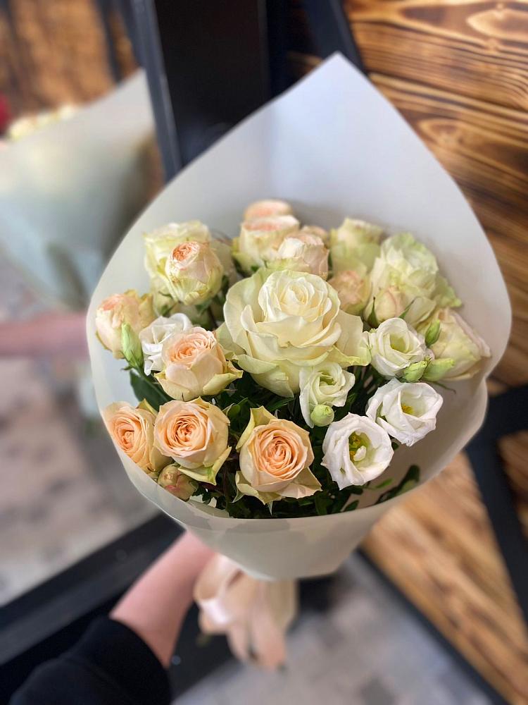 Букет цветов из: Розы и Лизиантусы в Петровское Щелковского района